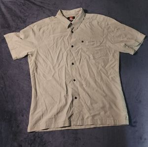 Quicksilver Men’s Medium Gray Short Sleeve Button Down Shirt Pocketed (2B)